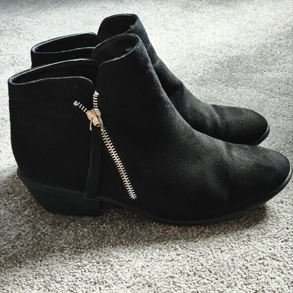FOREVER 21 Chelsea Black Faux Suede Side Zip Block Heel Boots Size 9 - Picture 1 of 8